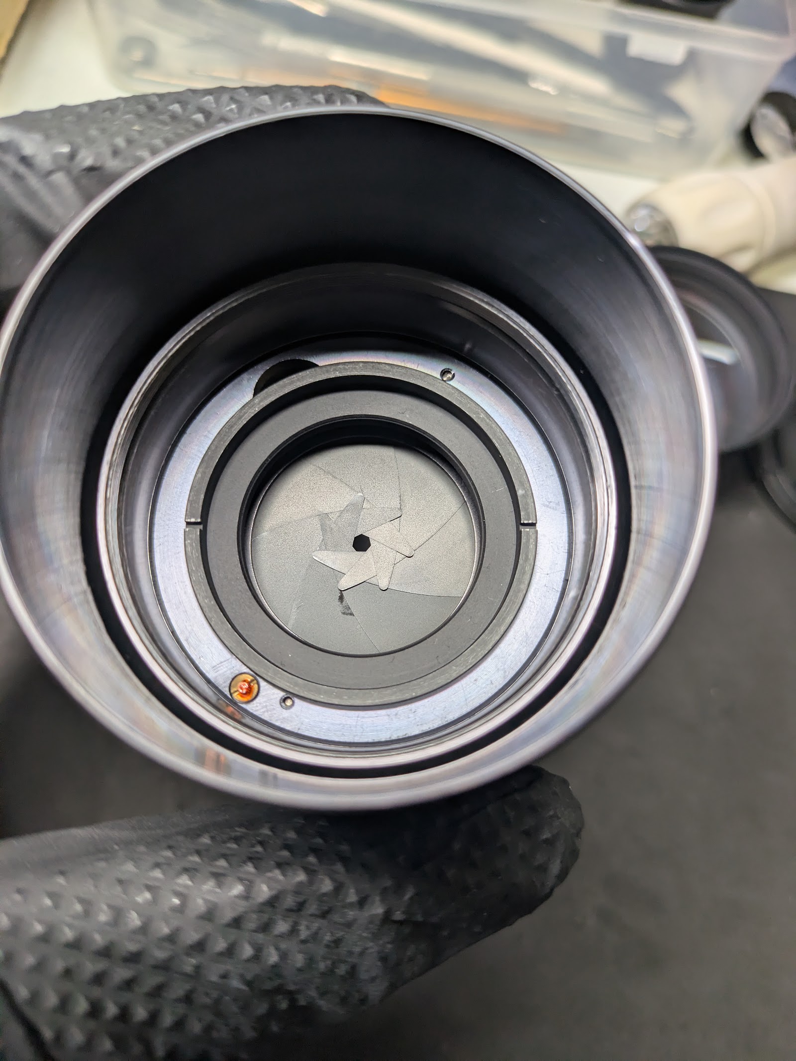 Clean aperture blades